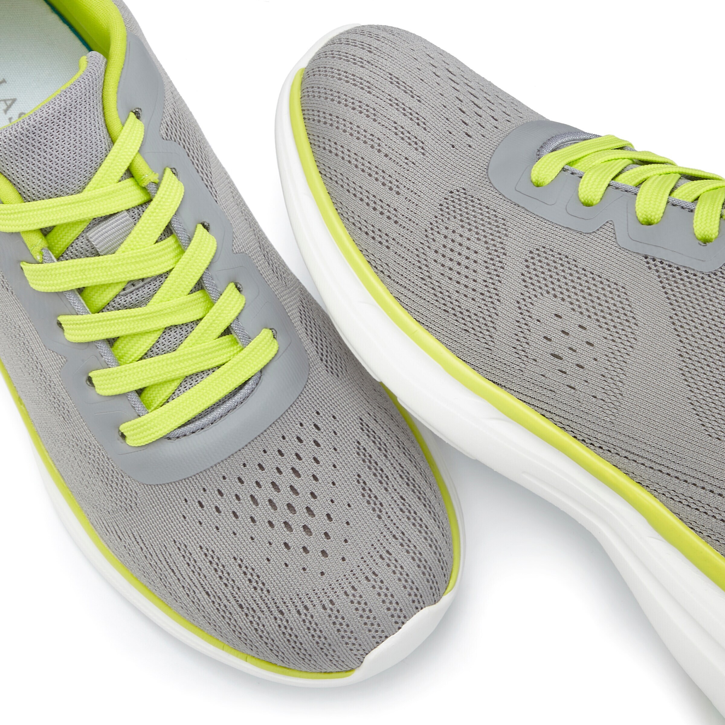 LASCANA Sneaker in Grau