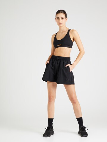 Loosefit Pantalon de sport 'City Escape' ADIDAS SPORTSWEAR en noir