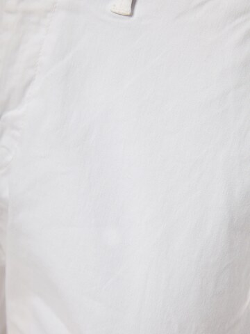 Regular Pantalon chino Funky Buddha en blanc