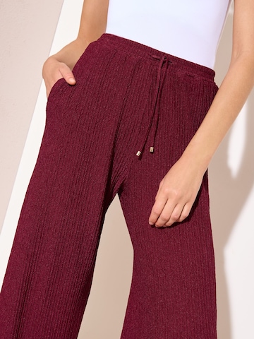 Friends Like These Široký strih Nohavice - Červená