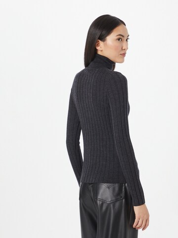 Banana Republic Sweater in Grey