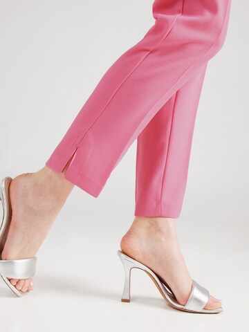 regular Pantaloni con piega frontale 'CHANDY' di VERO MODA in rosa