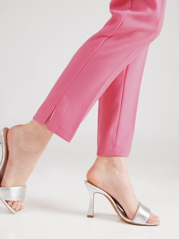 Regular Pantalon à plis 'CHANDY' VERO MODA en rose