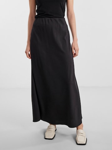 PIECES Skirt 'SUSANE FRANAN' in Black: front