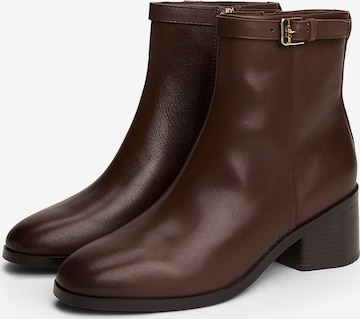 TOMMY HILFIGER Ankle boots in Brown: front
