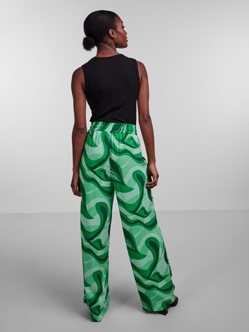 Y.A.S - Pierna ancha Pantalón 'Swirl' en verde