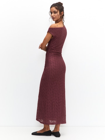 Pull&Bear Kleid in Rot