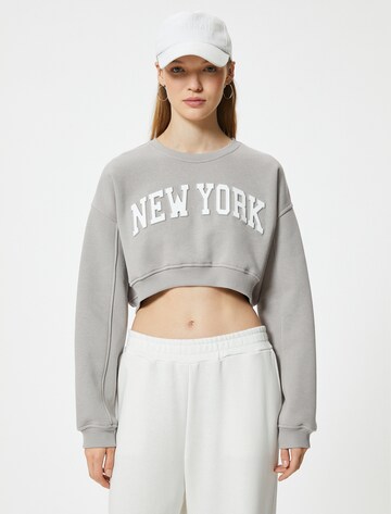 Koton Sweatshirt in Grijs: voorkant