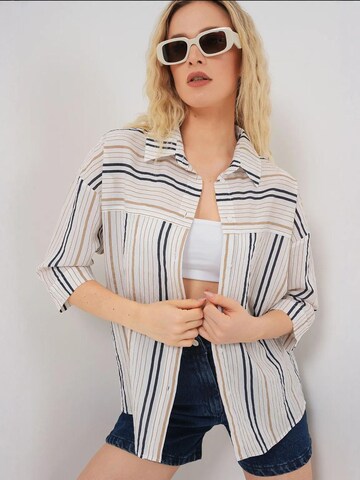 Bigdart - Blusa em branco: frente