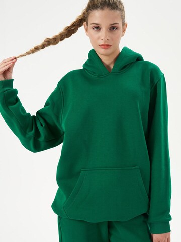 LOUIS LECLER Sweatshirt 'Nora' in Grün