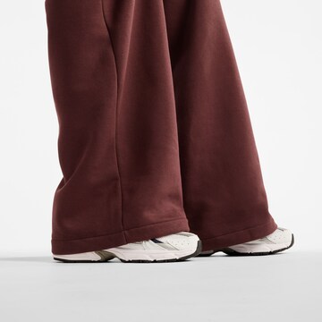 Wide leg Pantaloni 'Trackside' di new balance in rosso