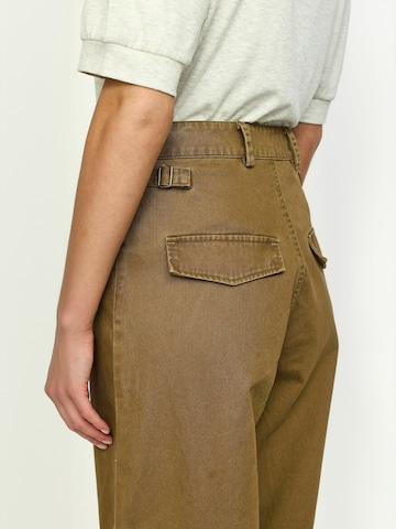 Soft Rebels Regular Jeans ' SRTrenitty ' in Bruin: zijkant