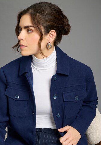 LAURA SCOTT Between-Season Jacket in Blue