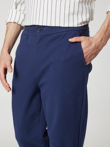 Regular Pantalon chino ABOUT YOU x Kevin Trapp en bleu