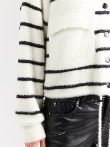 MORE & MORE Kofta i vit