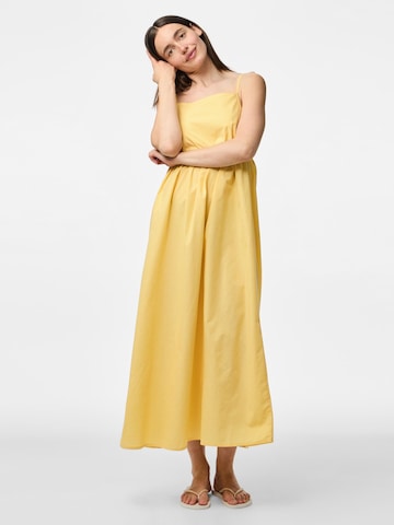 Robe d’été 'PCFeline' PIECES en jaune