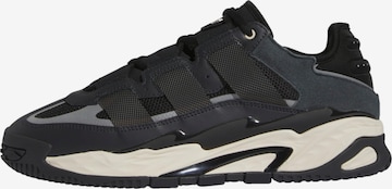 ADIDAS ORIGINALS - Sapatilhas baixas 'NitebaII' em cinzento: frente