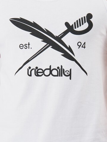 Iriedaily Тениска 'Daily Flag' в бяло