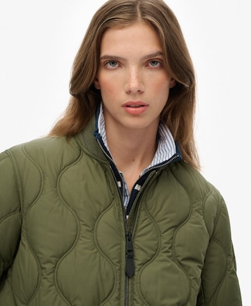 Superdry Tussenmantel in Groen