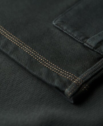 Regular Pantalon cargo Superdry en gris