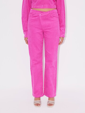 Pantaloni 'Nicola' de la LeGer by Lena Gercke pe roz: față