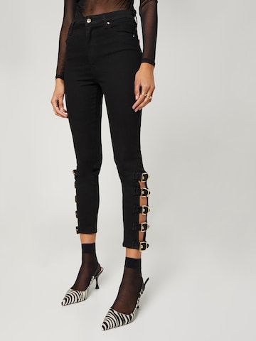 Hoermanseder x About You - Skinny Vaquero 'Fleur' en negro: frente