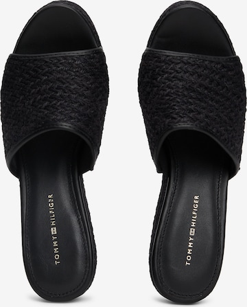 TOMMY HILFIGER Pantoletter i svart