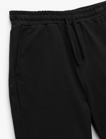 Koton Regular Shorts in Schwarz