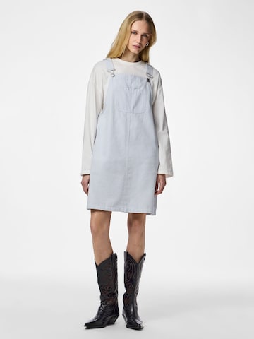 Jupe-salopette 'PCAllo' PIECES en bleu : devant