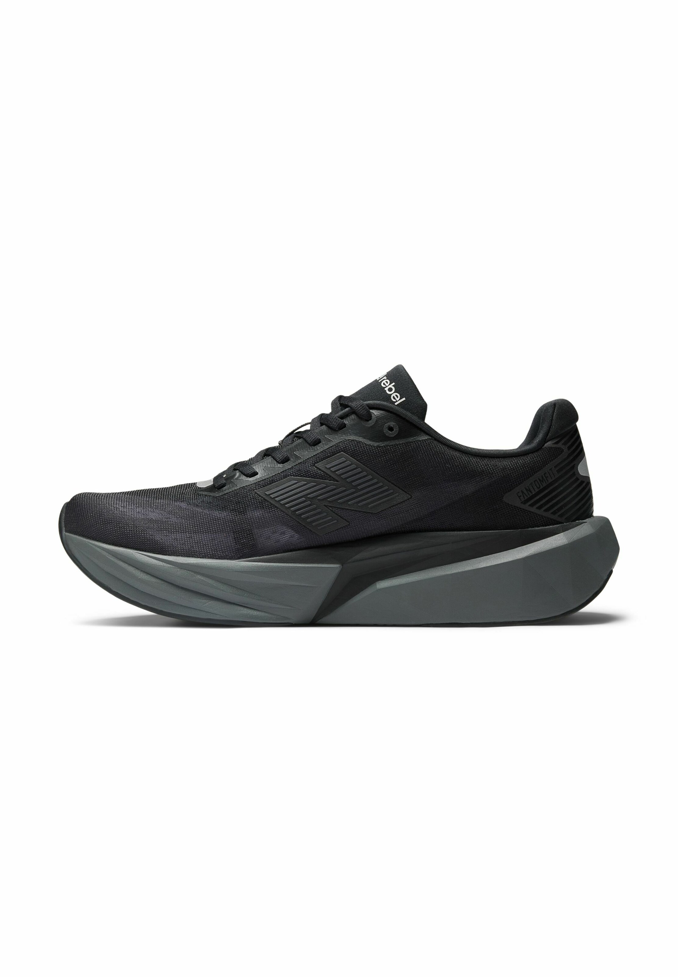 Scarpa da corsa 'Rebel v5' di new balance in nero