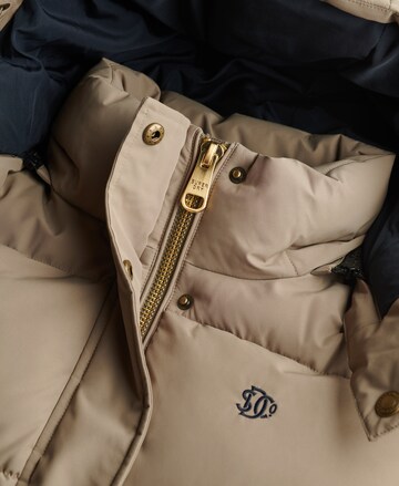 Superdry & Co Tussenjas in Bruin