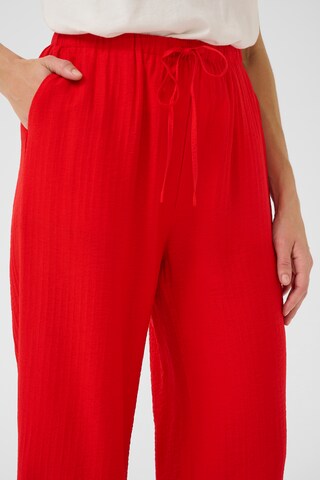 Loosefit Pantalon 'Lori ' Cream en rouge