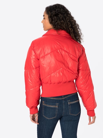 WEEKDAYPrijelazna jakna 'Wield' - crvena boja