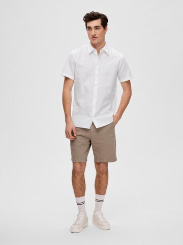 Coupe slim Chemise SELECTED HOMME en blanc