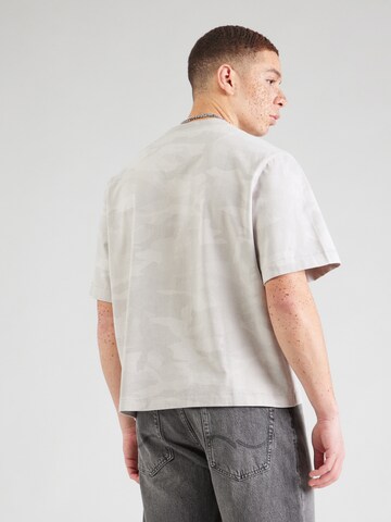 Tricou de la Abercrombie & Fitch pe gri