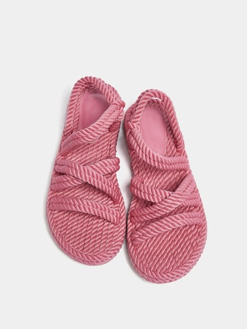 Pull&Bear Sandały w kolorze różowy