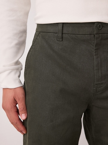 Next Regular Chino 'Motionflex' in Groen