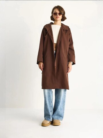 Bianco Lucci - Sobretudo meia-estação em castanho