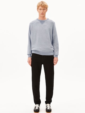 ARMEDANGELS Дънки Tapered Leg Дънки 'Aarjo Tarpa' в черно: отпред
