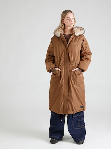 River Island - Parka de inverno em castanho