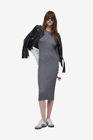 No Matter What Kleid in Grau