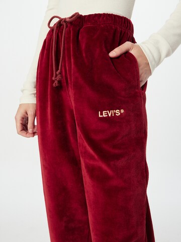 LEVI'S ® Alt kitsenev Püksid 'Graphic Laundry Sweatpant', värv punane