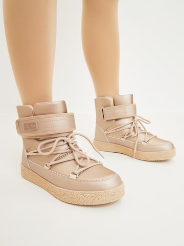 CESARE GASPARI Snow boots in Beige