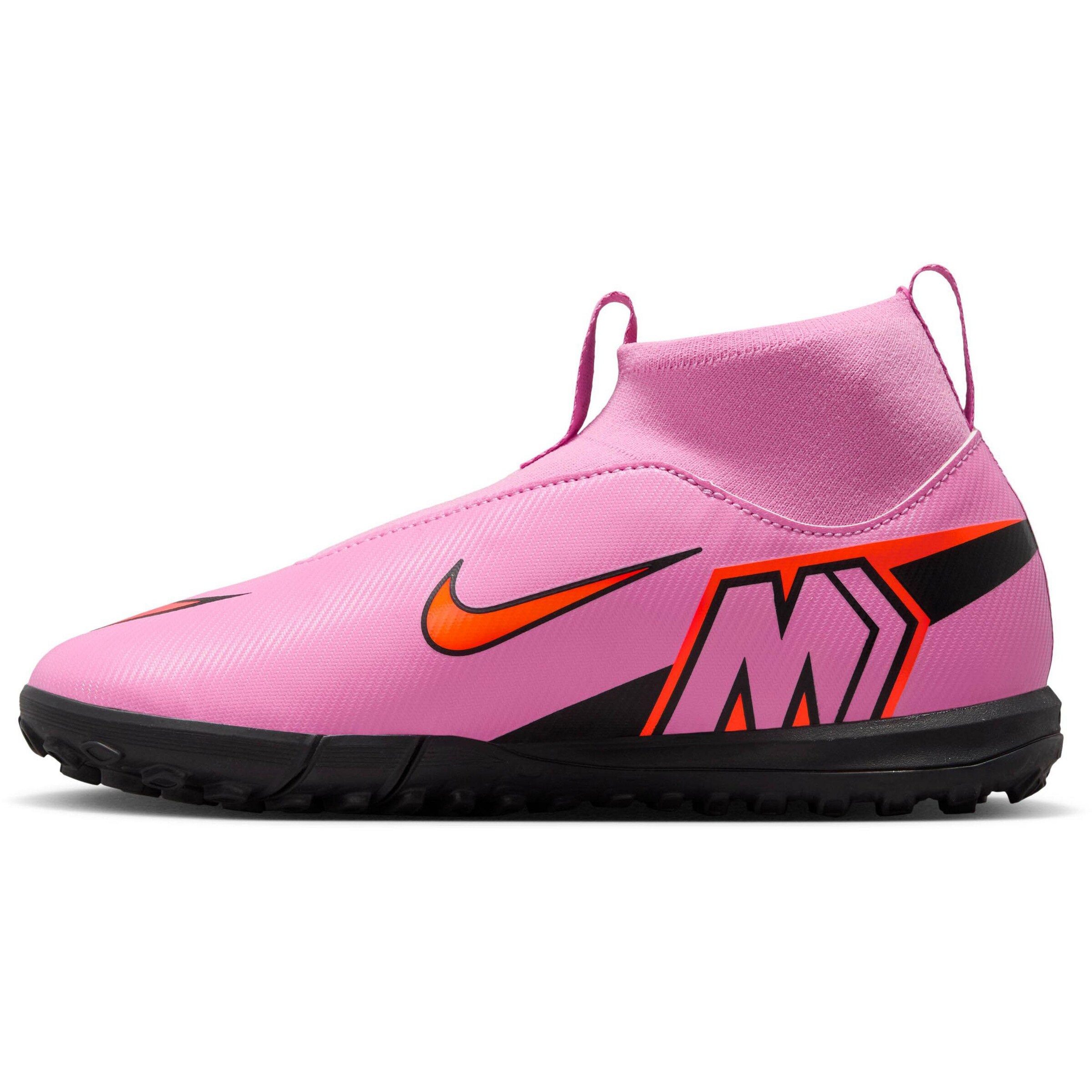 NIKE Soccer Cleats in Pink