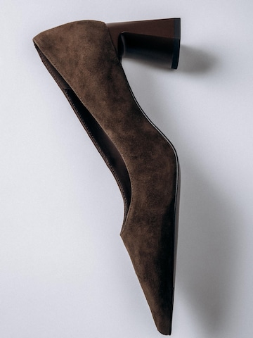 Estro Pumps '1299-91' in Bruin