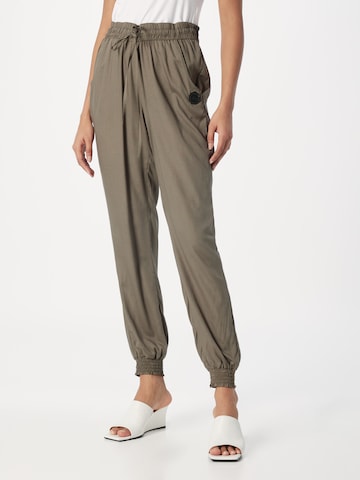 WLD Tapered Broek 'You Found Me' in Groen: voorkant