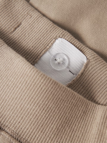 NAME IT Tapered Παντελόνι σε καφέ