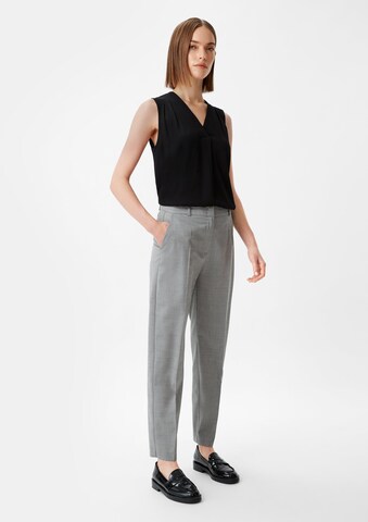 Effilé Pantalon COMMA en gris : devant