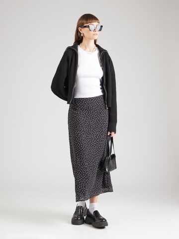 Tricou de la Gina Tricot pe negru