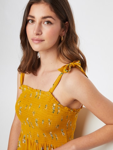 ABOUT YOU Top 'Hailey' in Yellow